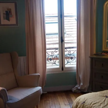 Cozy 15 Min Paris Opera *